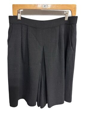 NWOT St. John Basics Black Pleated Santana Knit Culottes Shorts Sz 12